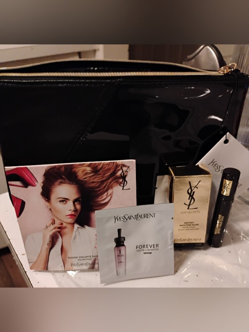 Yves Saint Laurent-6pc Cosmetic Zip Pouch & Samples 🖤